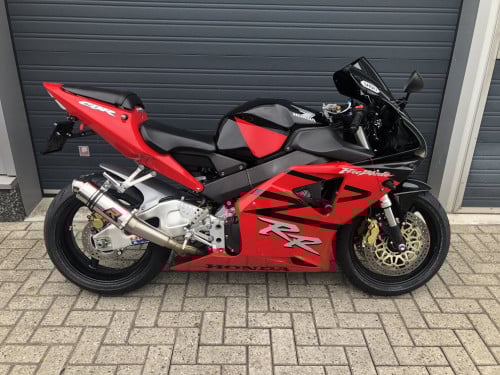 Honda CBR954RR Fireblade uit 2004 met 30km, diverse extra's, rijklaar €4000