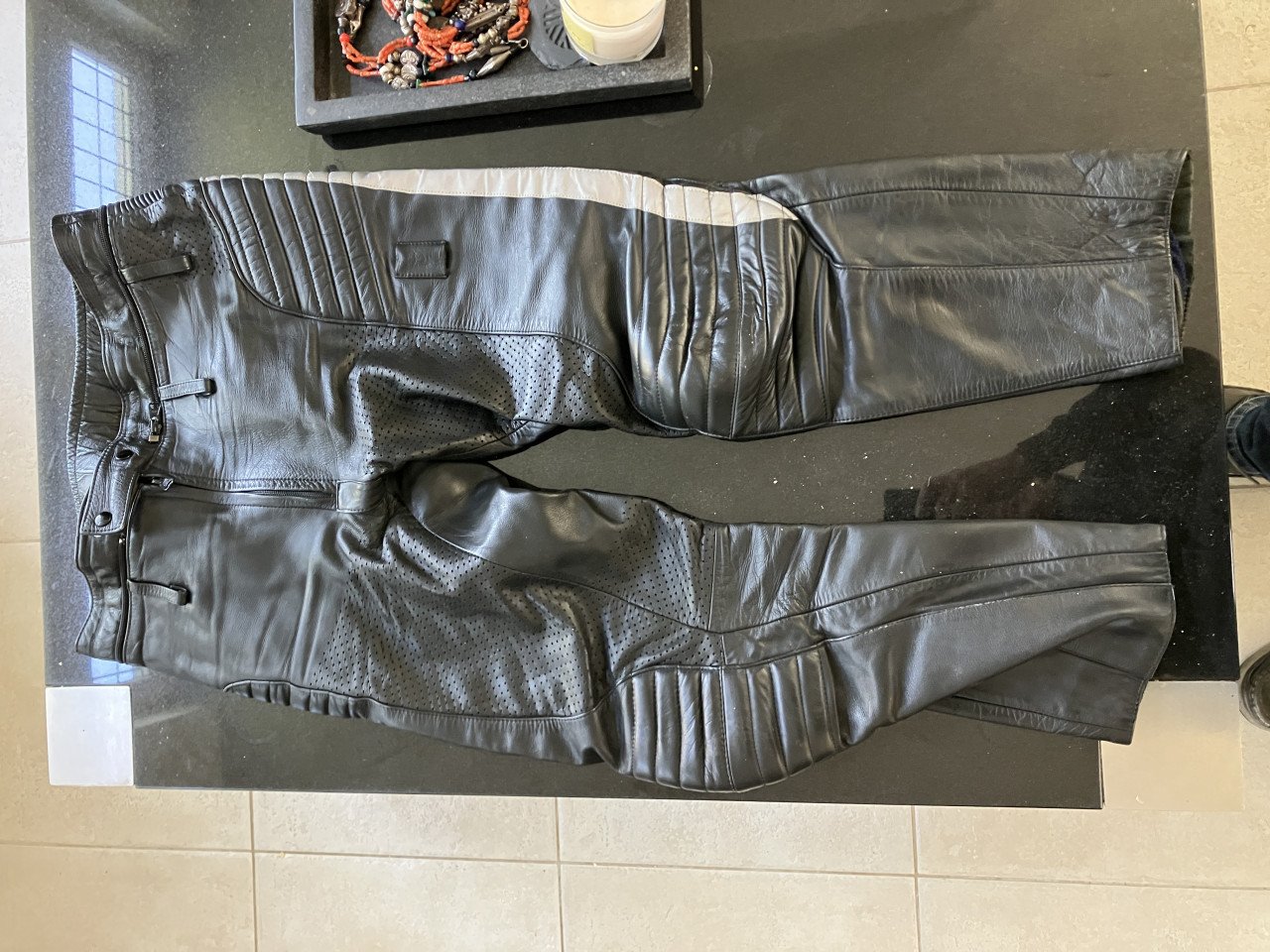 Top Skin Damen politie motorbroek leder maat 54 zomerversie! erg mooi
