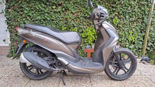 Sym Symphony ST scooter met schade.