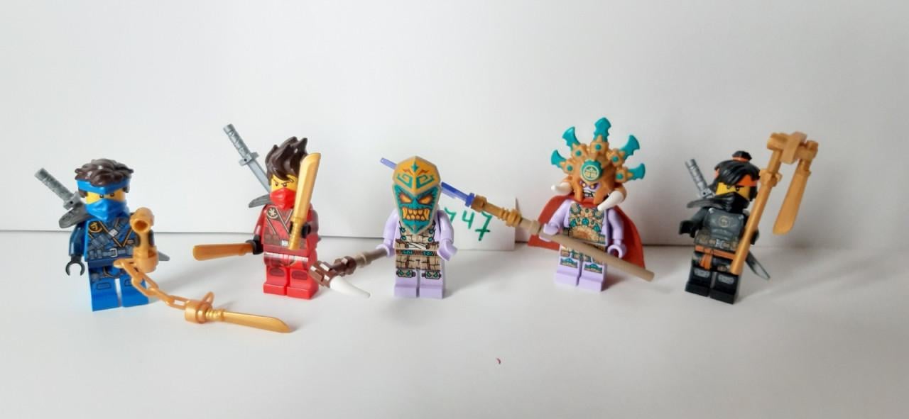 LEGO NINJAGO 71747: Het Dorp van de Beschermers