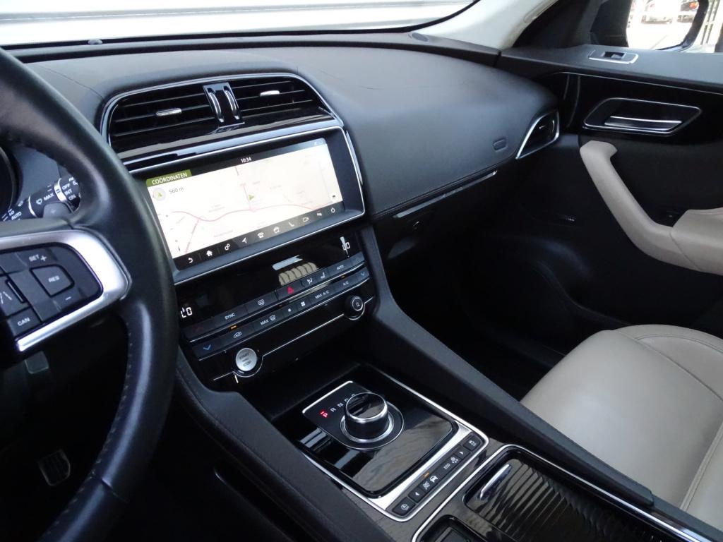 Jaguar F-pace 2.0t awd portfolio | leder | pano | trekhaak