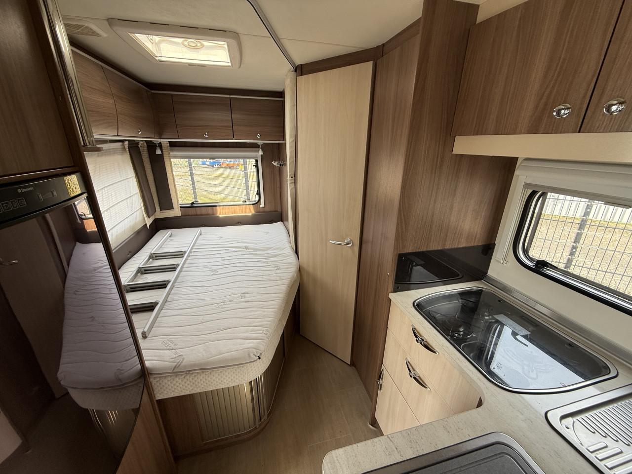 Burstner BT 6641 - Half-integraal camper - Op 🚐 Fiat  Ducato basis