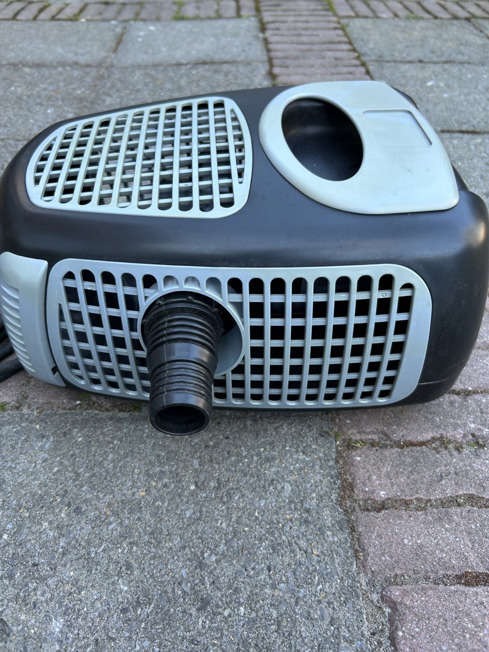 Te koop Messner eco x 2 4500 sterke en zuinige Vijverpomp en 4500 lpu