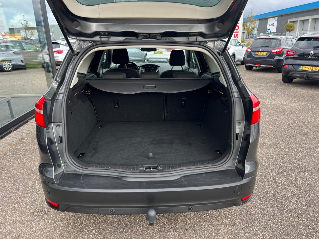 Ford Focus 1.0 ecoboost 125pk titanium , trekhaak , prijs incl nieuwe distr