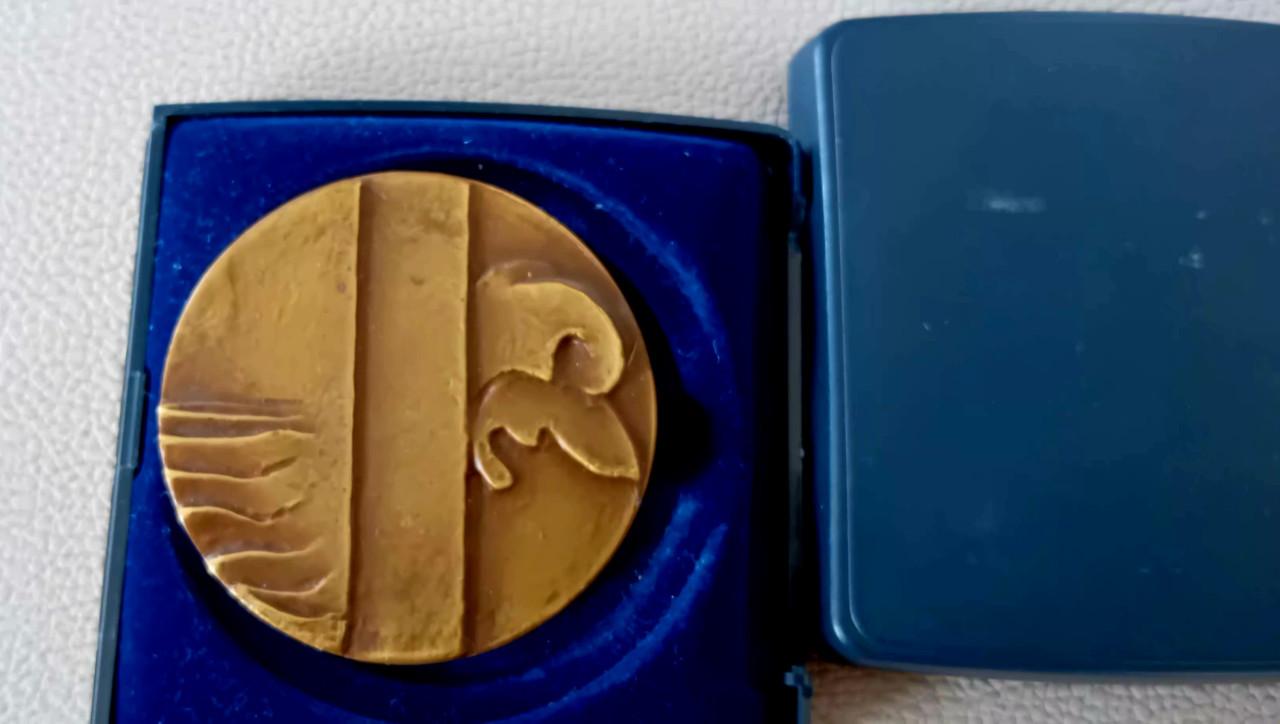 Zware bronzen gedenk medaille 1986 deltaplan