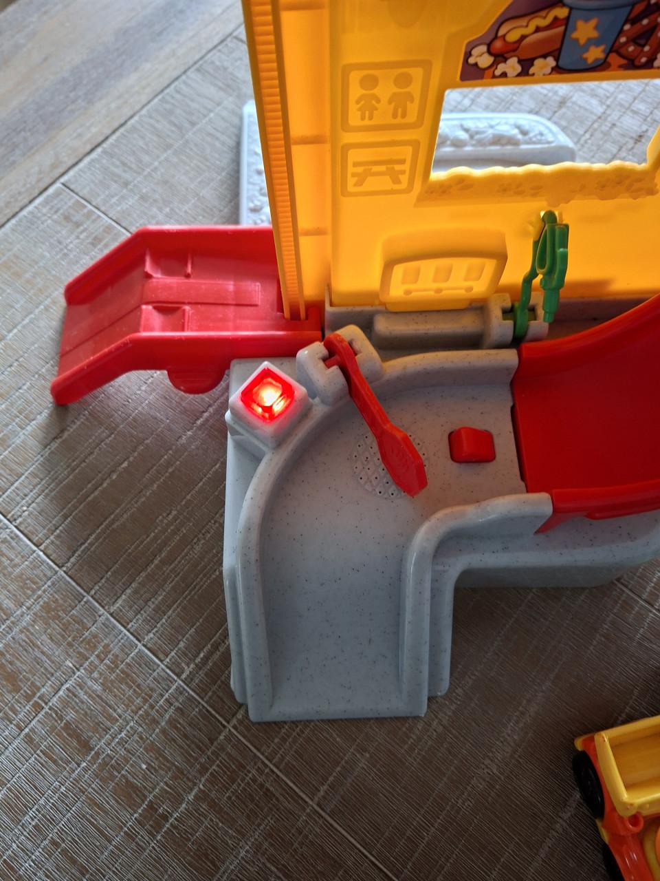 Little  people garage