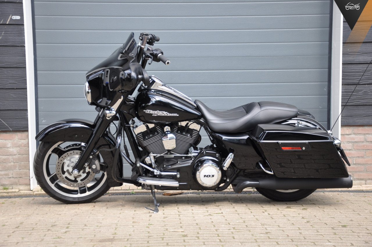 Harley-Davidson FLHX StreetGlide 103 Bagger