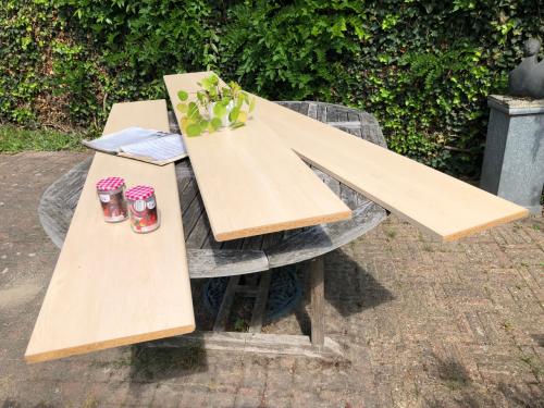 Drie stevige opbergplanken/boekenplanken