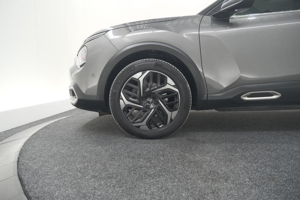 Citroen C4 puretech 130 eat8 shine | camera | dodehoekdetectie | head-up di