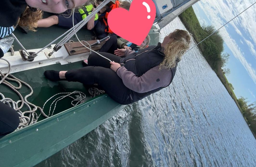 Mooie zeilboot volksboot 480