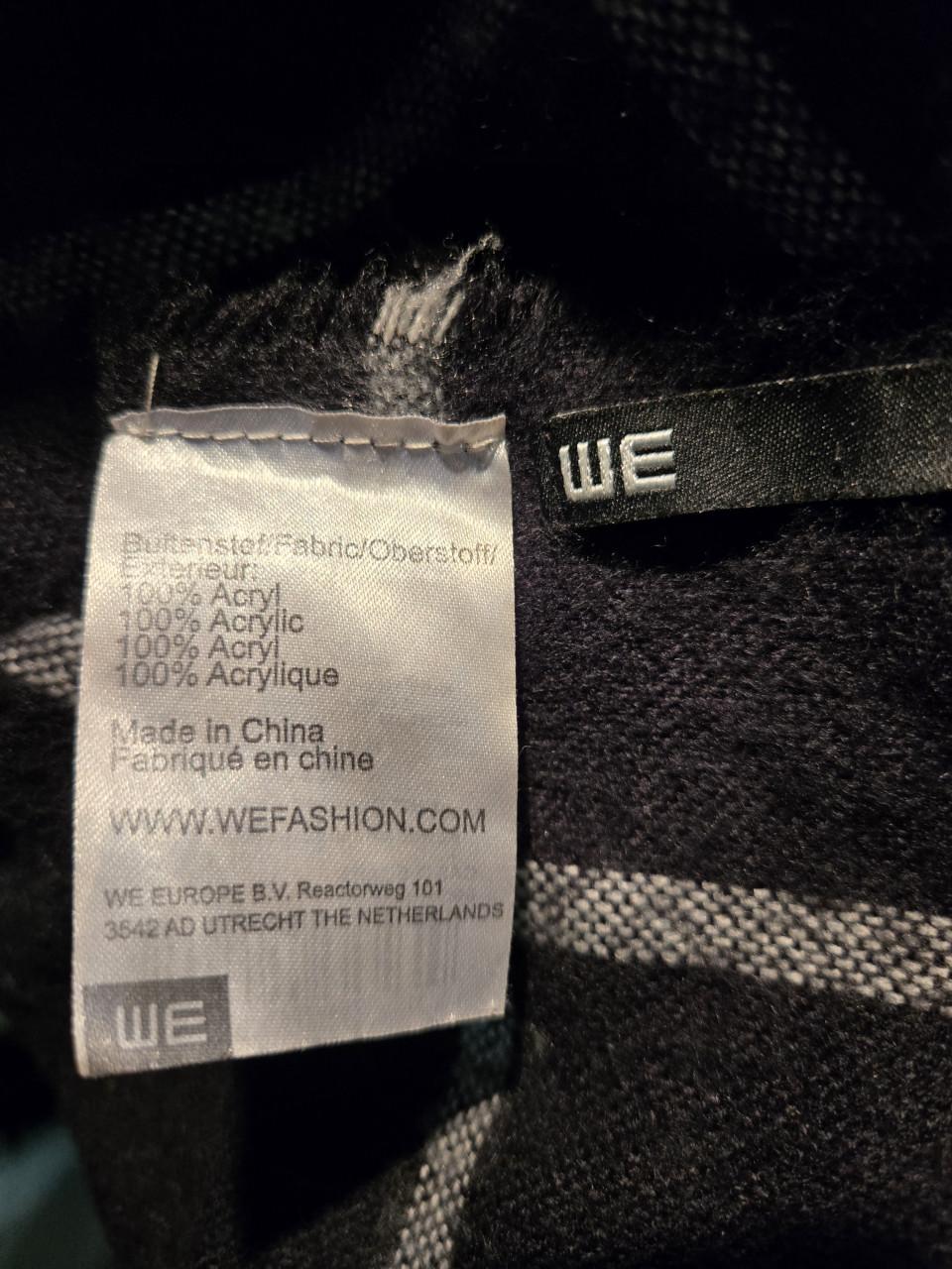 Zwarte sjaal met witte ruit van WE Faschion 100% Acryl 240x67 cm