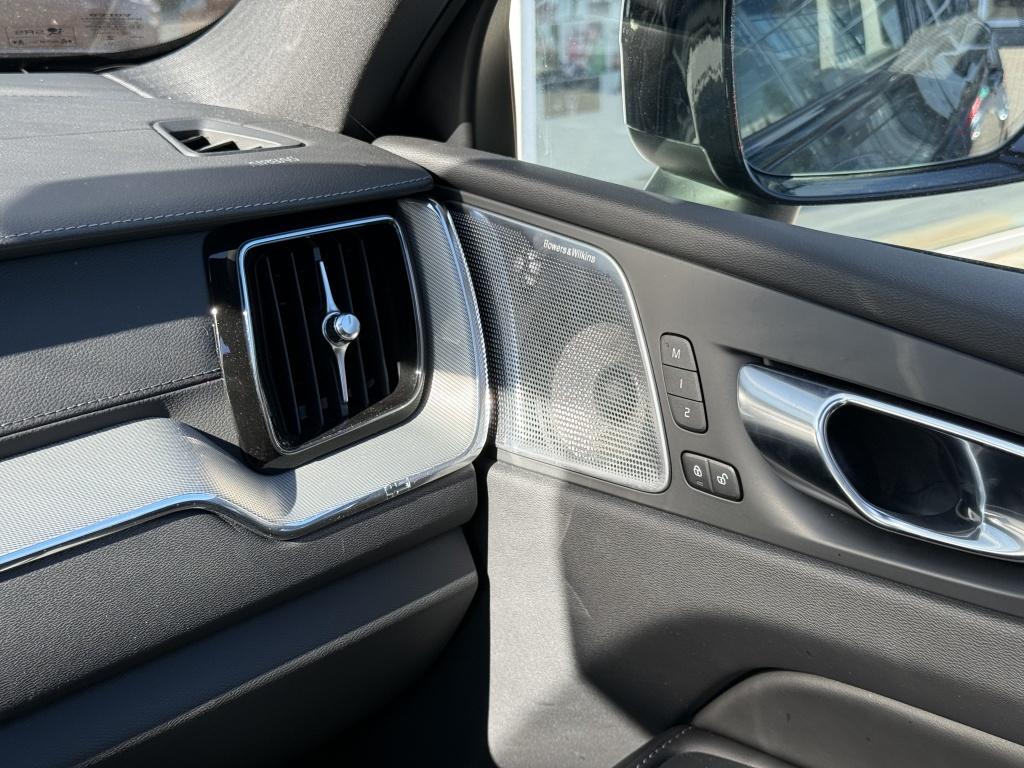 Volvo XC60 t8 455pk recharge ultra black edition| full options! luchtvering