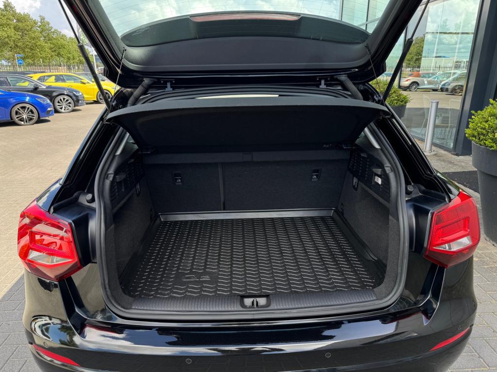 Audi Q2 30 tfsi design * camera * carplay * clima