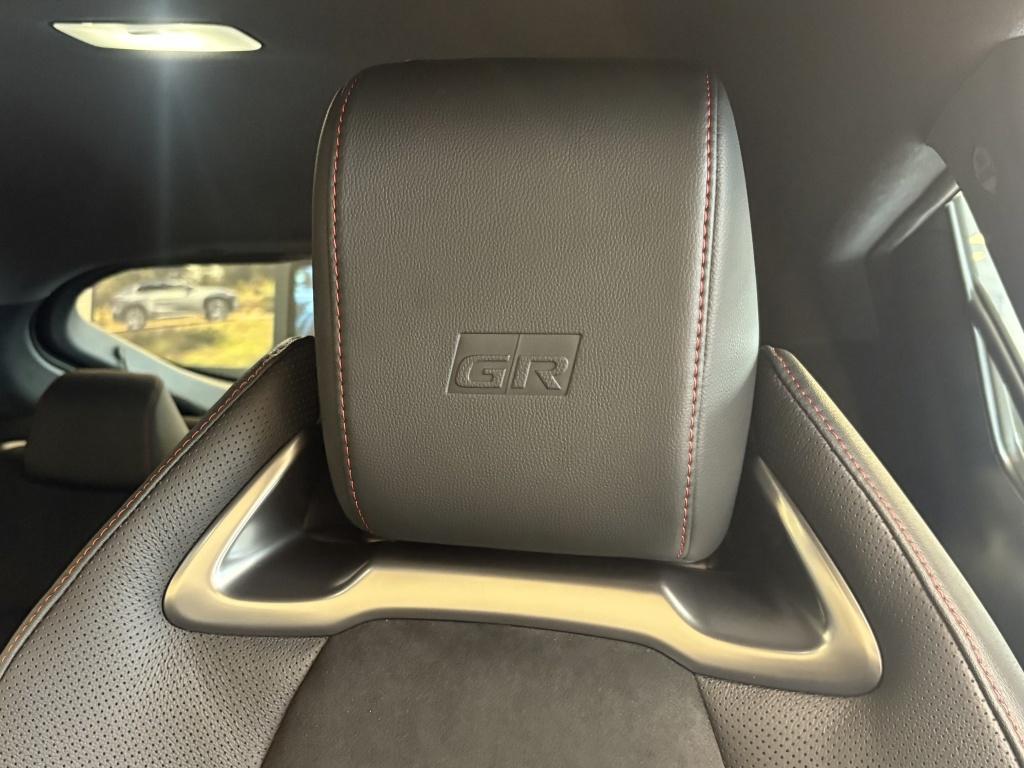 Toyota C-hr plug-in hybrid 220 black edition gr sport