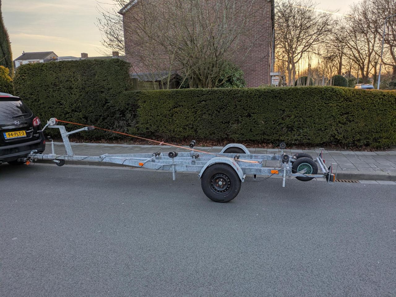 Kanteltrailer (Pega 600/300) met nieuwe onderdelen (o.a. Knott-as)