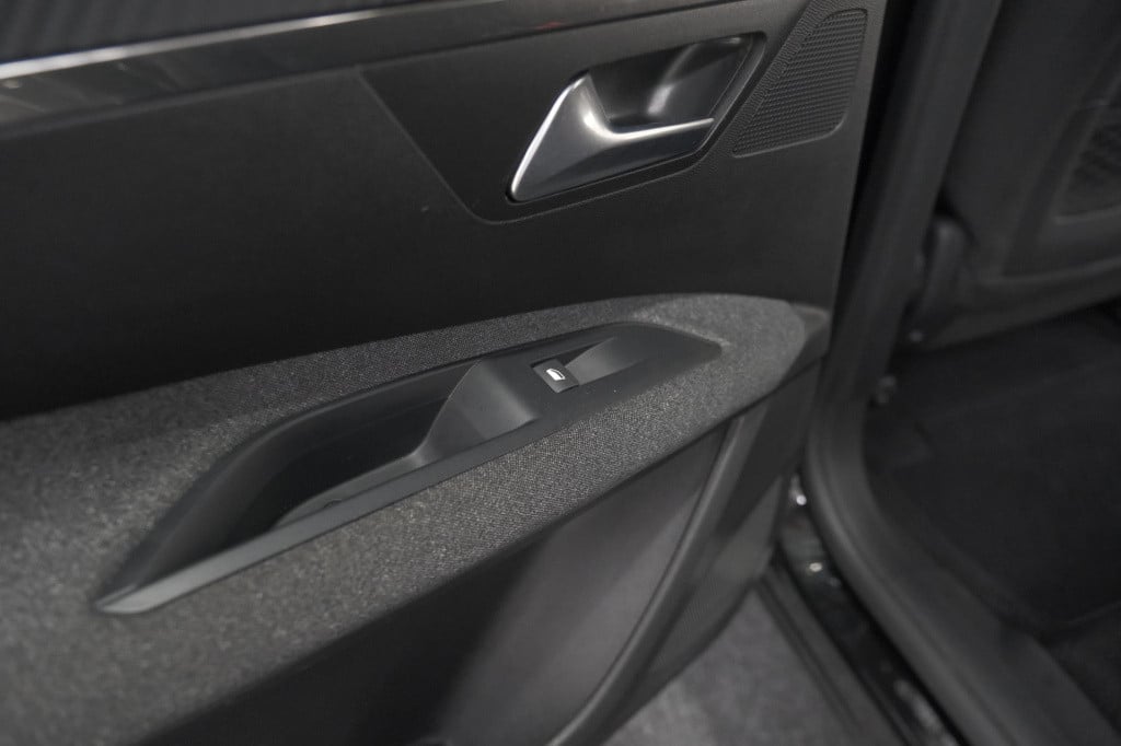 Peugeot 5008 puretech 130 eat8 active pack business | 7 zitplaatsen | camer