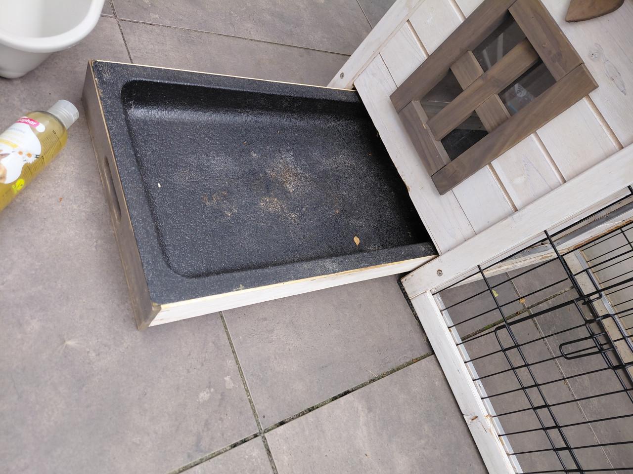 Groot konijnenhok (altijd binnen gestaan) geschikt vr cavia of dwergkonijn