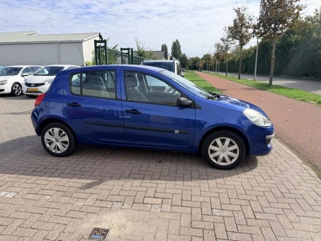 Renault Clio 1.2-16v special line 5 deurs en trekhaak