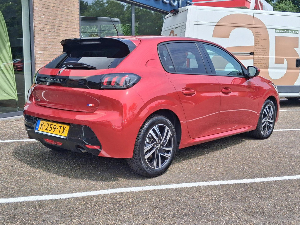 Peugeot 208 1.2 puretech 100pk eat8 allure pack | navi | bt | parkeersens. 