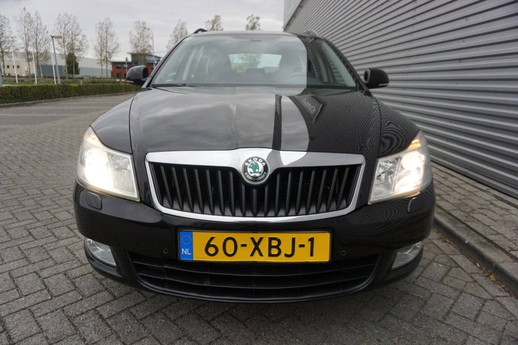Skoda Octavia combi 1.4 tsi greentech elegance business line airco / navi /