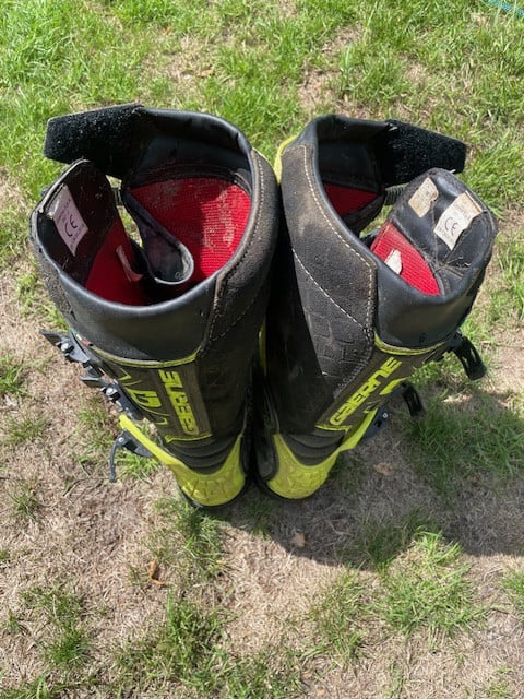2 x Kindercrossmotorlaarzen te koop!