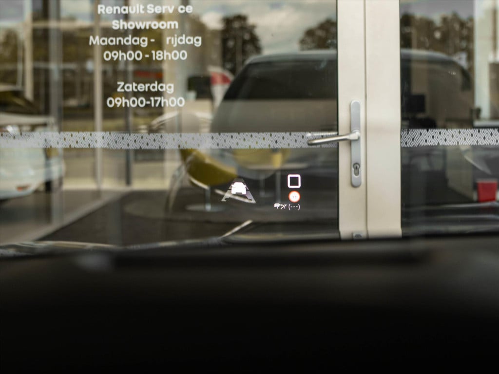 Citroen C4 1.2 puretech 130pk shine automaat | navigatie | hud | stoelverwa
