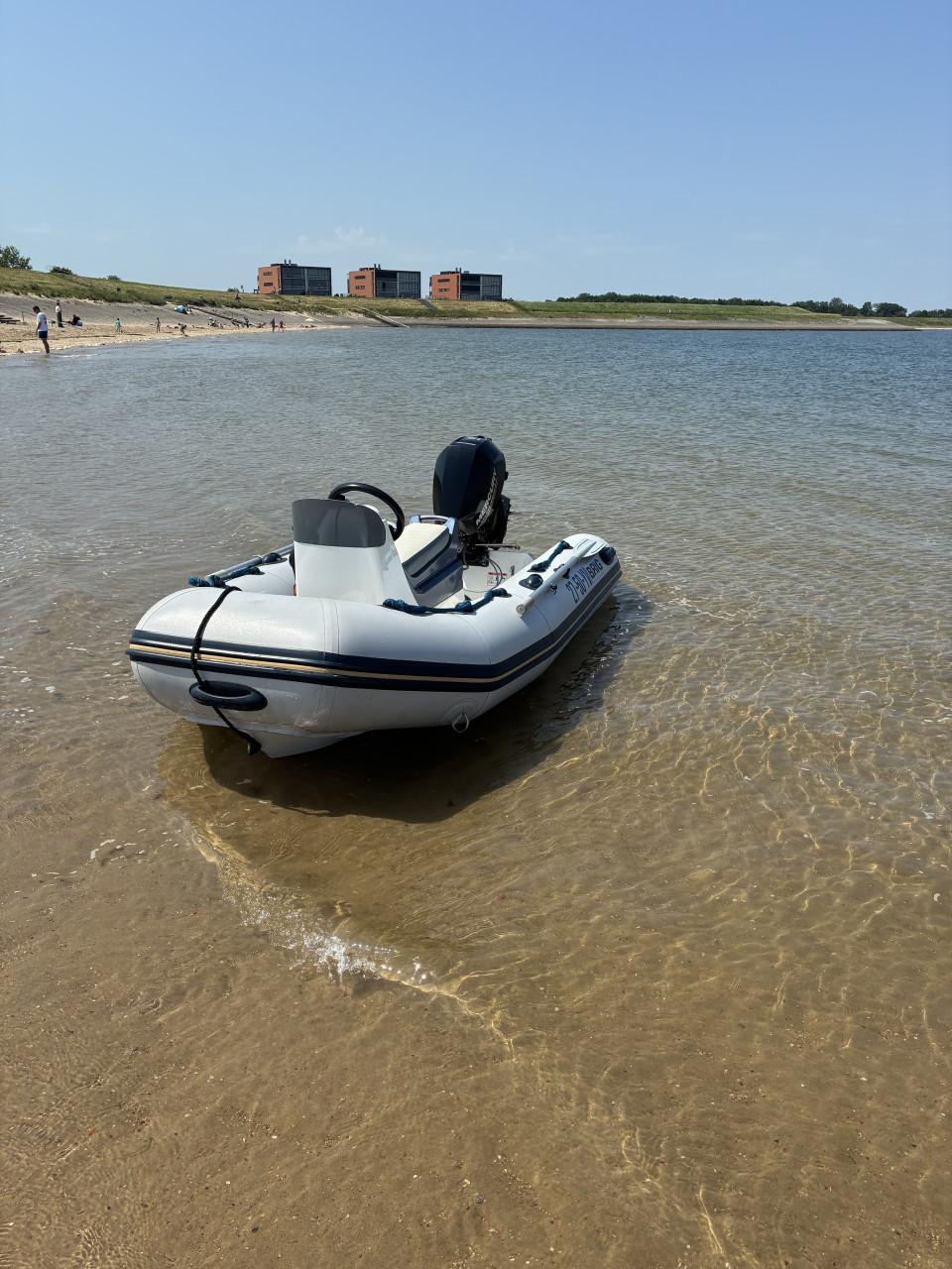 Brig 330 + 15 pk mercury en kalf trailer