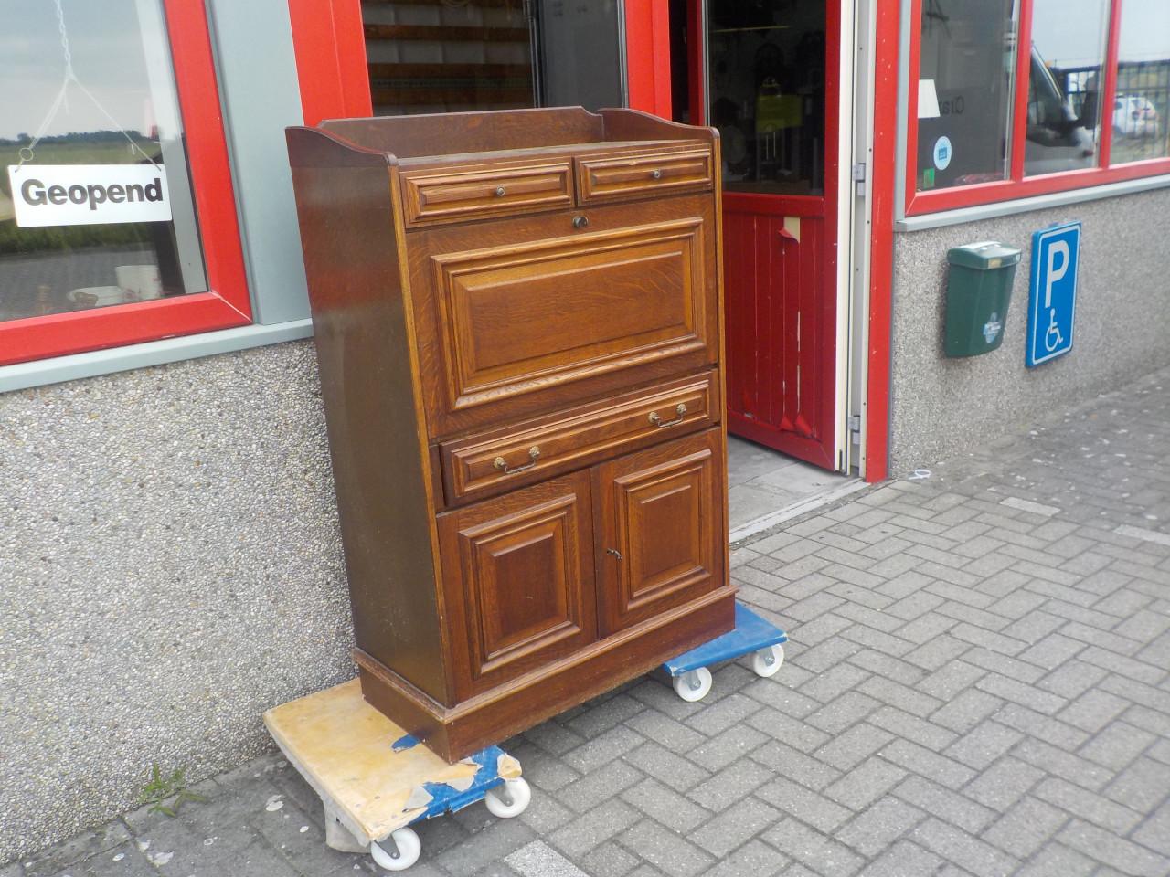 Zeer eenvoudig eiken bureau in goede staat