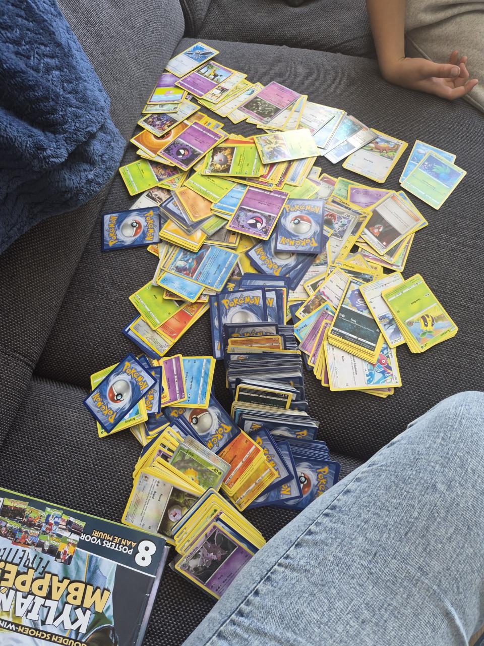 Te koop in Goes enorm veel pokemonkaarten