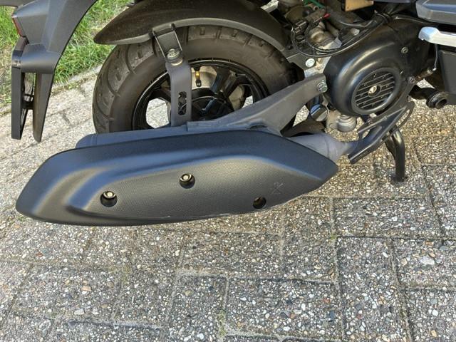 PRACHTIGE SYM MIO 50i EURO5 SNOR SCOOTER BOUWJAAR 2022 ALS NIEUW !