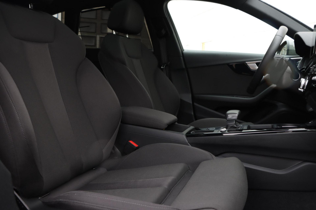 Audi A4 avant 40 tfsi quattro s edition competition 204pk