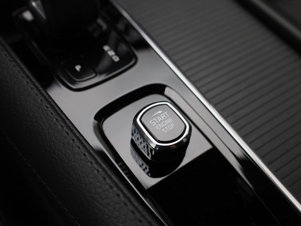 Volvo V90 2.0 b4 momentum business | automaat | navigatie | leder | apple c