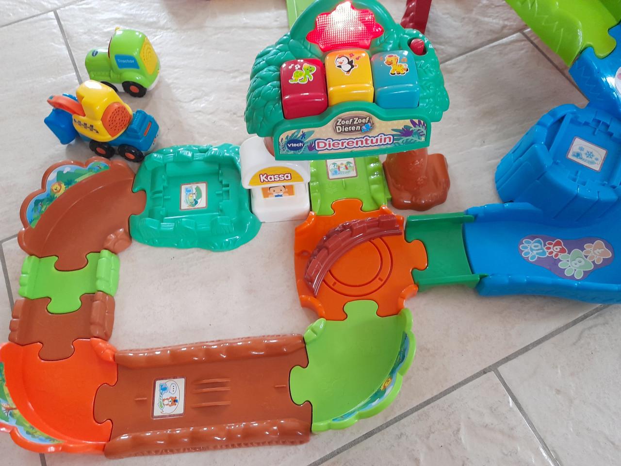 Vtech zoef zoef  dierentuin met extra paden en glijbaan (in nette staat)