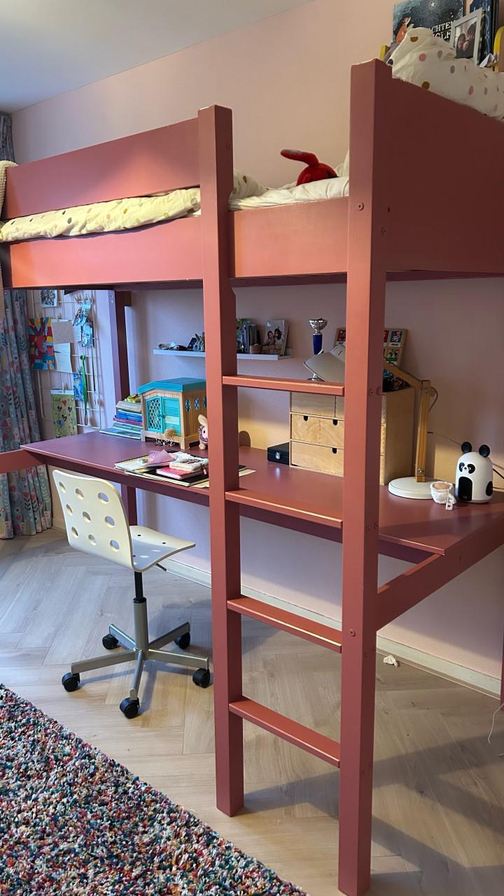 Een-persoons hoogslaper incl bureau (90x200cm)