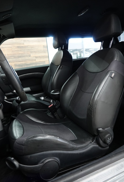 Mini Cooper mini 1.6 chili | cruise | milltek | xenon |