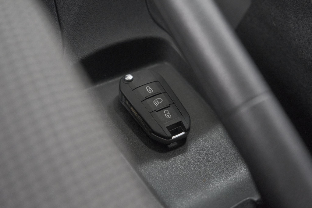 Citroen C3 puretech 110 eat6 max | parkeersensoren | apple carplay | 16 inc