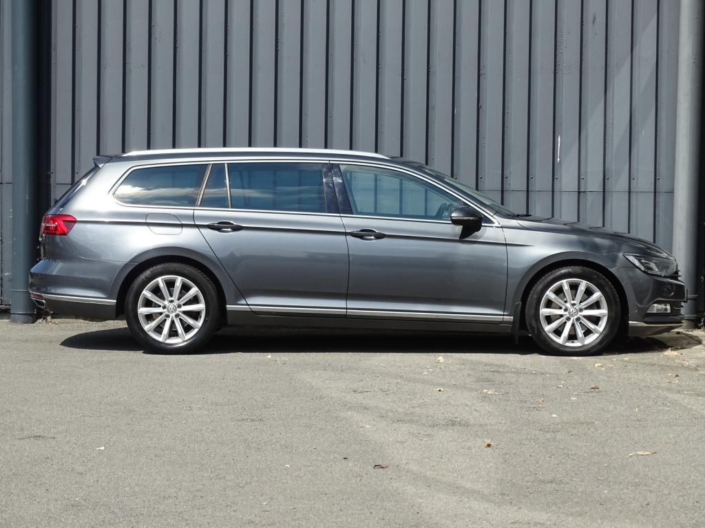 Volkswagen Passat variant 2.0 tsi highline 211pk automaat | el. trekhaak | 