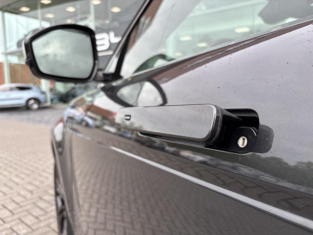 Land Rover Range Rover 1.5 p300e awd r-dynamic hse soh 90% volle opties!