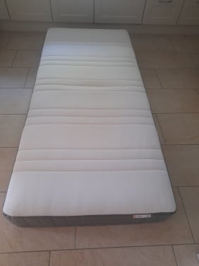 Matras 90 x 200 x 20  (in goede staat )