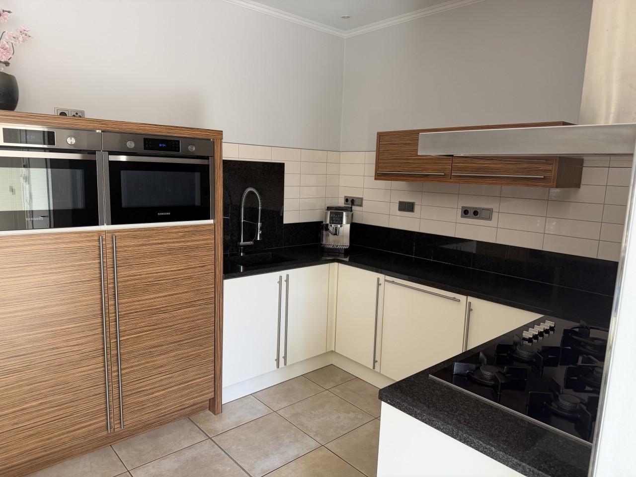 Keuken te koop (U-Vorm) met 7 apparaten