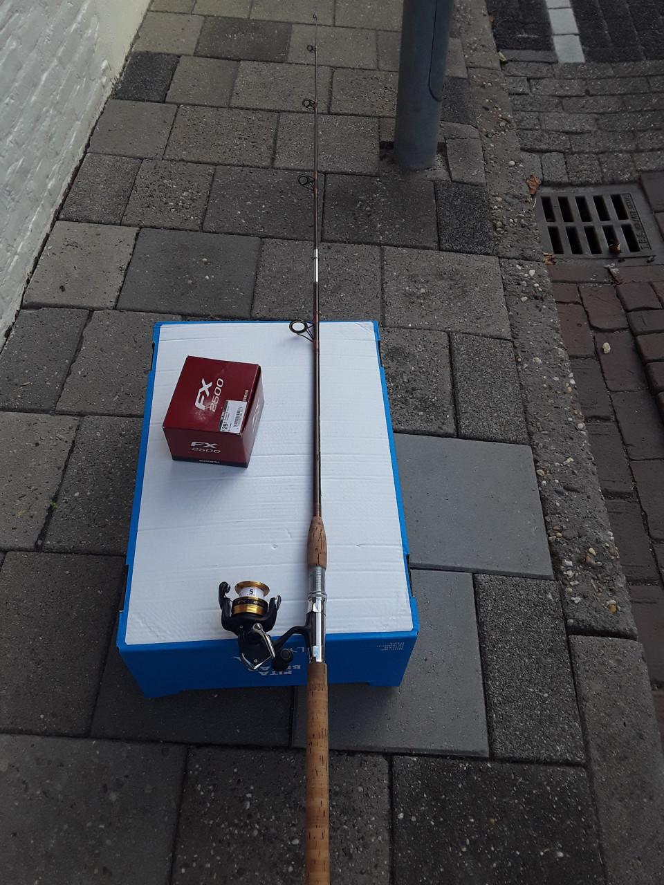 Te koop binnen water hengel met molen