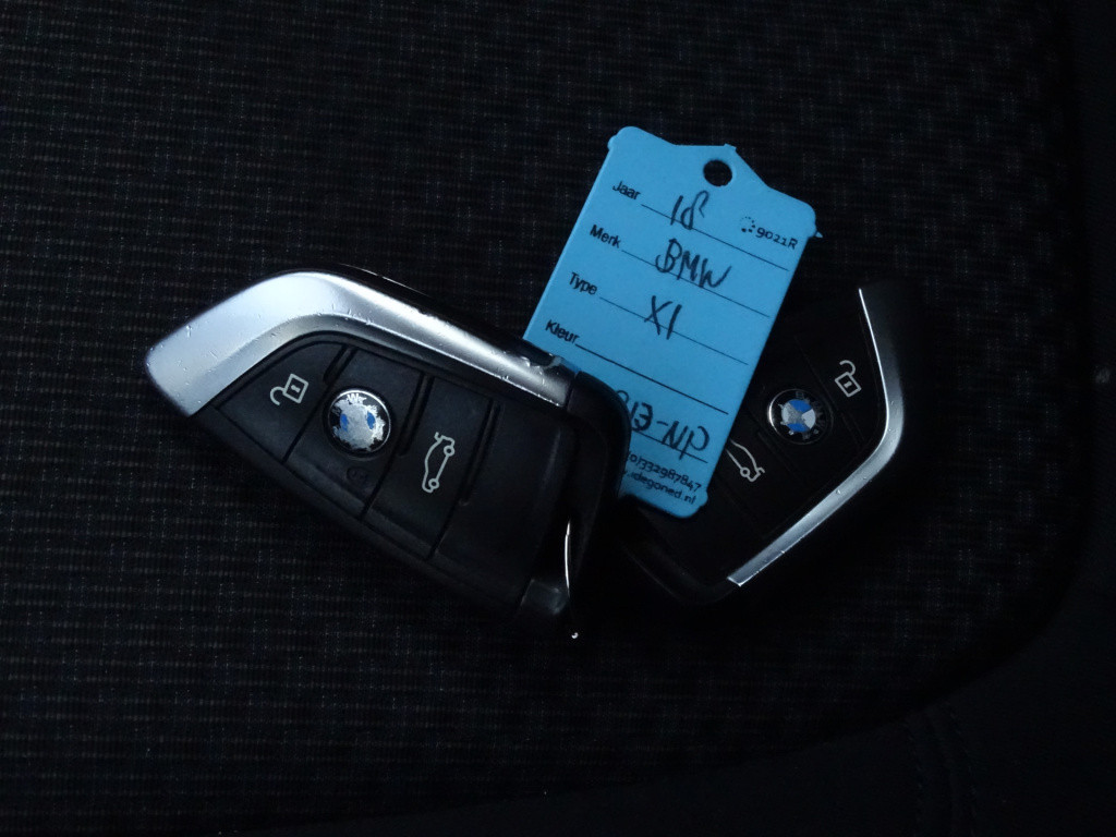 BMW X1 sdrive18i executive automaat | apple carplay | | el. koffer | 17"