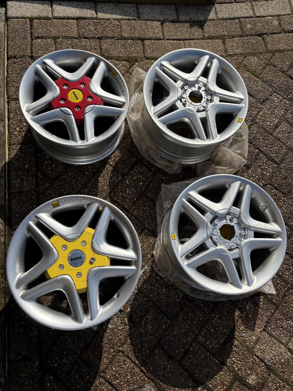 Diverse velgen met en zonder banden. Klassiek en modern.