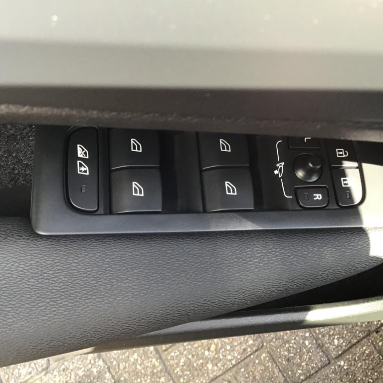 Volvo C40 recharge ultra dark 1e eigenaar 20 inch pano 360 cam
