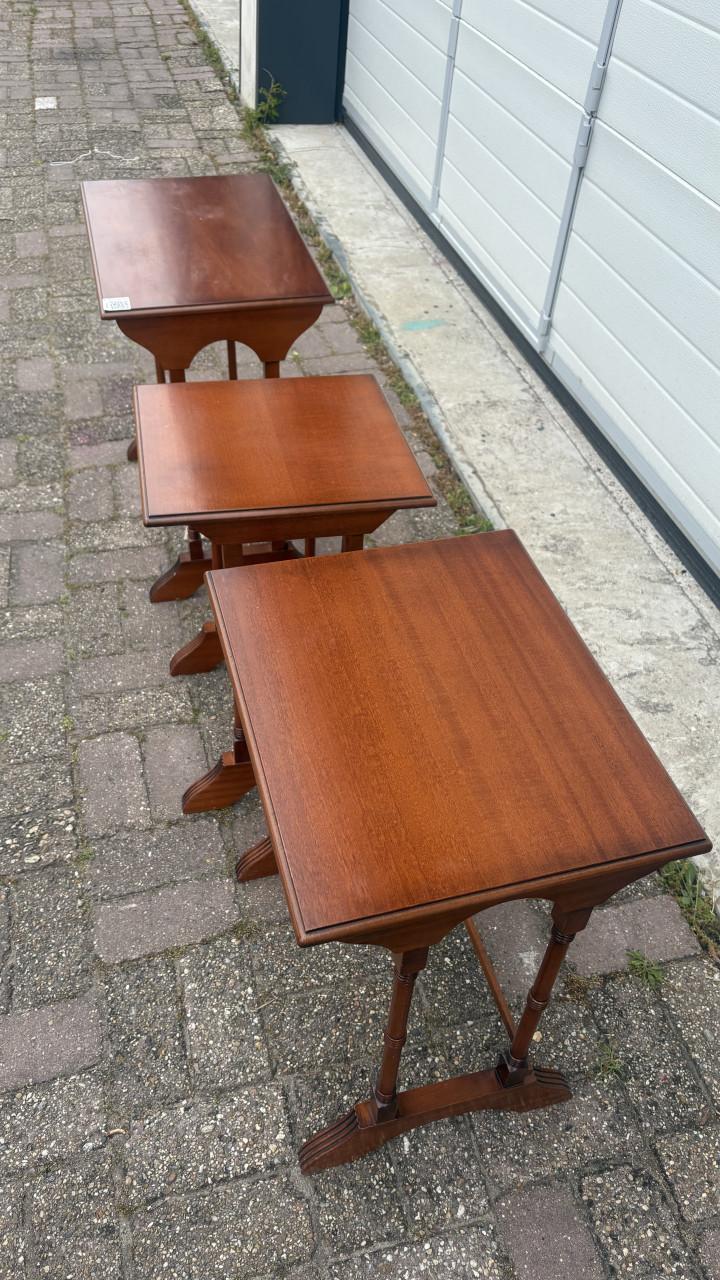 Setje bijzettafels