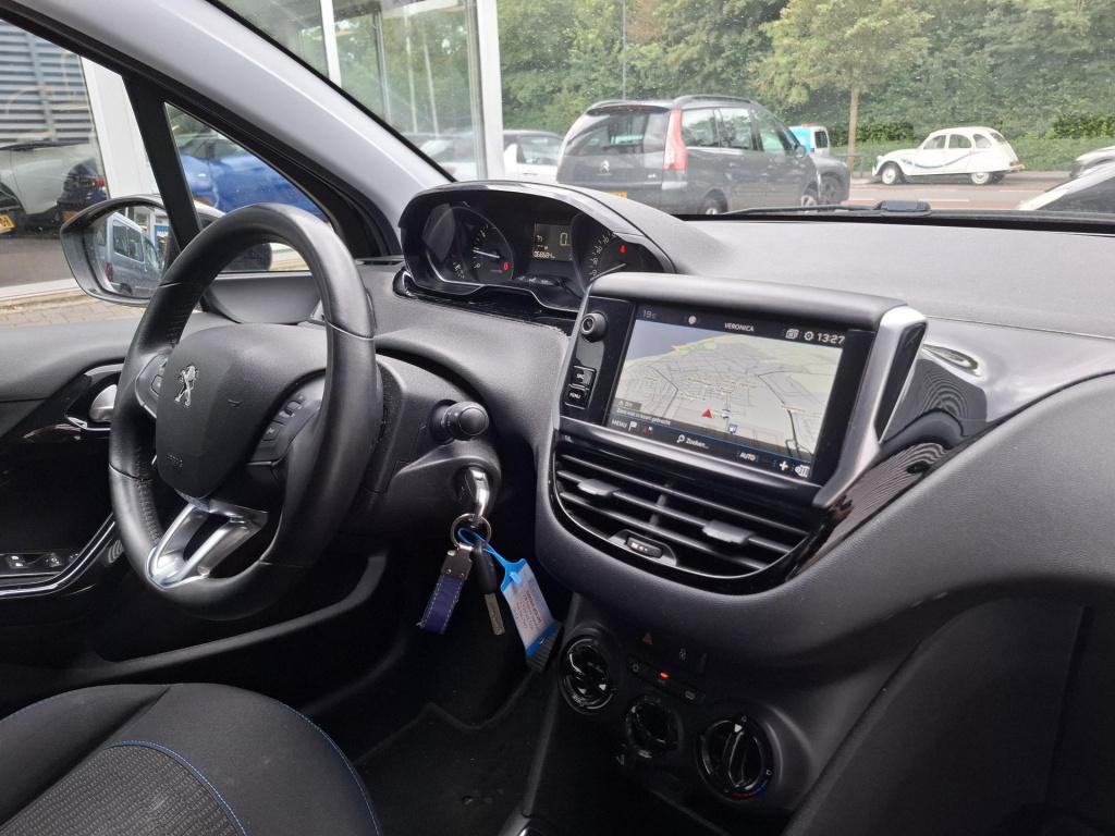 Peugeot 208 1.2 signature nav/airco/lmv/park