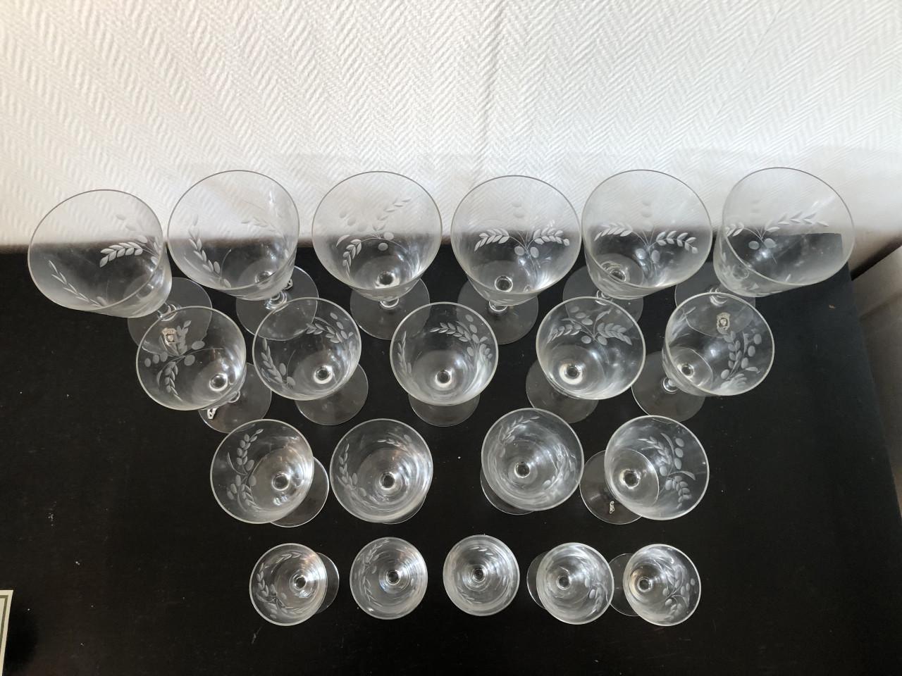 Oud glasservies + karaf Doyen