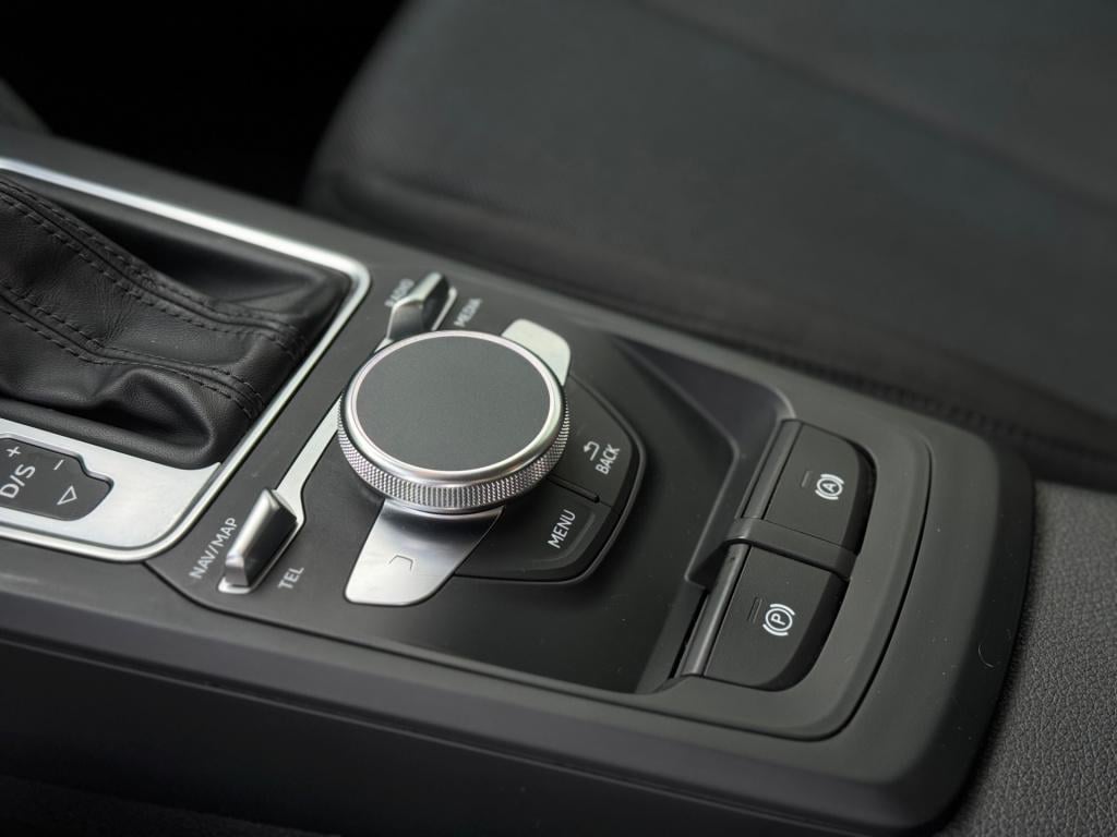 Audi Q2 1.5 tfsi *s edition . virtual * camera * black pack