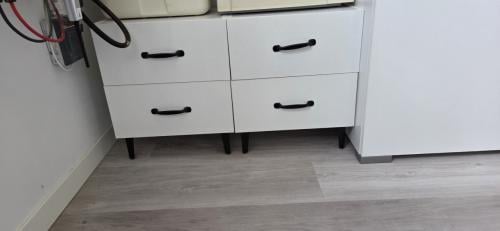 2 nachtkastjes