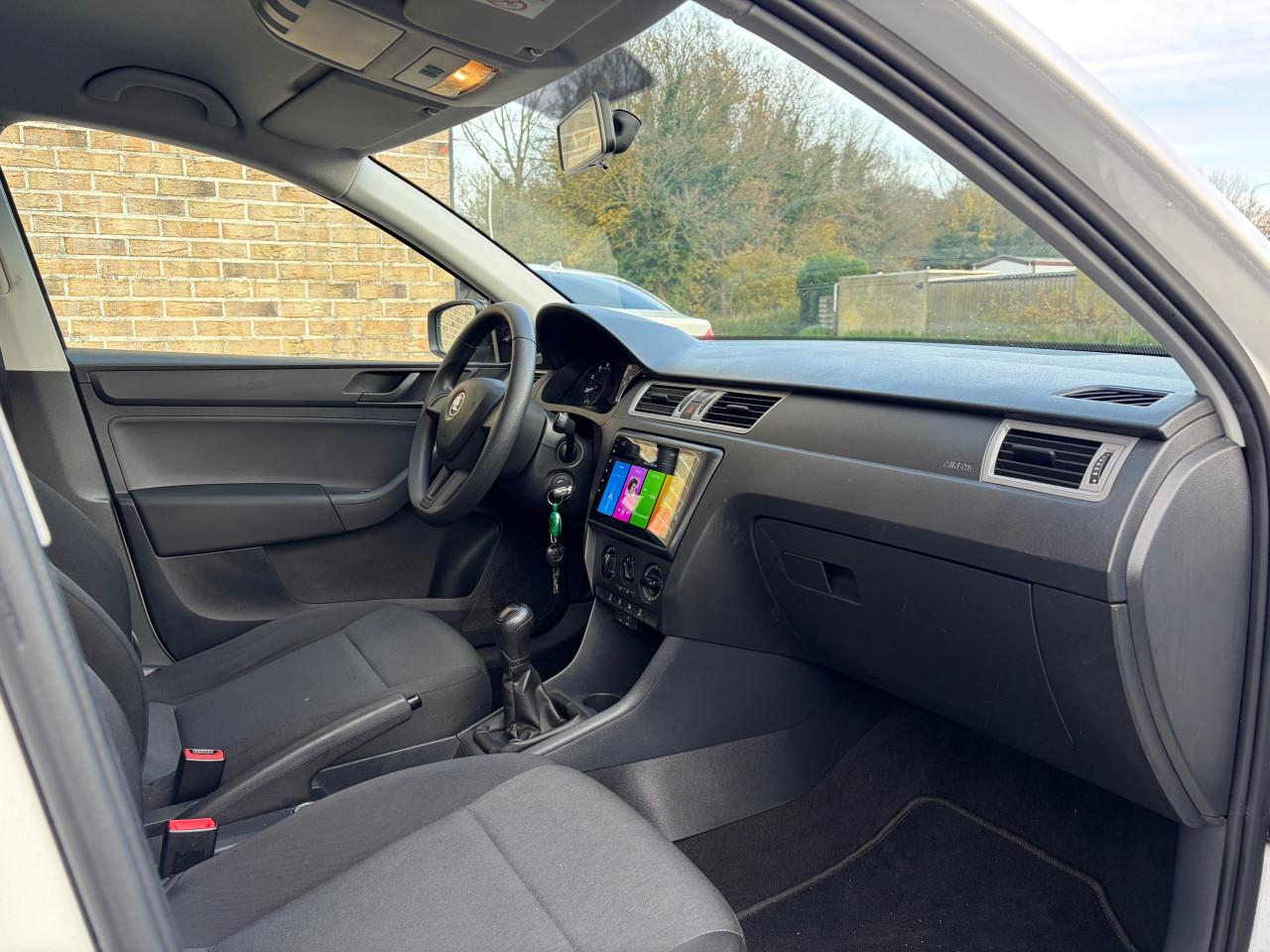 Skoda Rapid 1.2tsi 107Dkm Airco Navigatie Carplay isofix